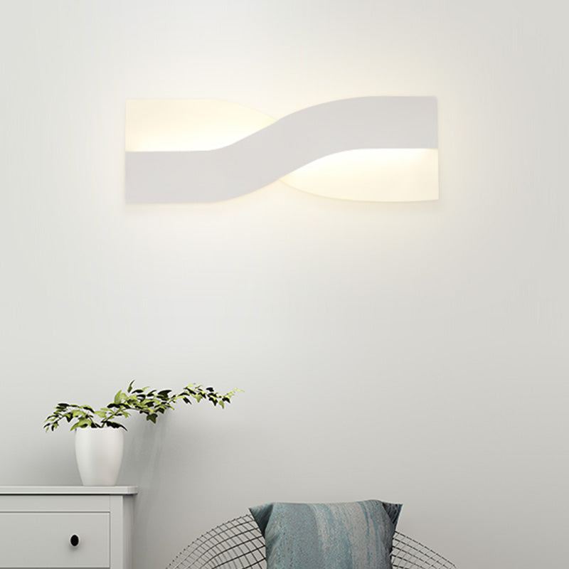 Warm/White-Light Twisted Sconce Light Simple LED Acrylic Wall Mounted Light Fixture in Gold Gold White Clearhalo 'Modern wall lights' 'Modern' 'Wall Lamps & Sconces' 'Wall Lights' Lighting' 220258