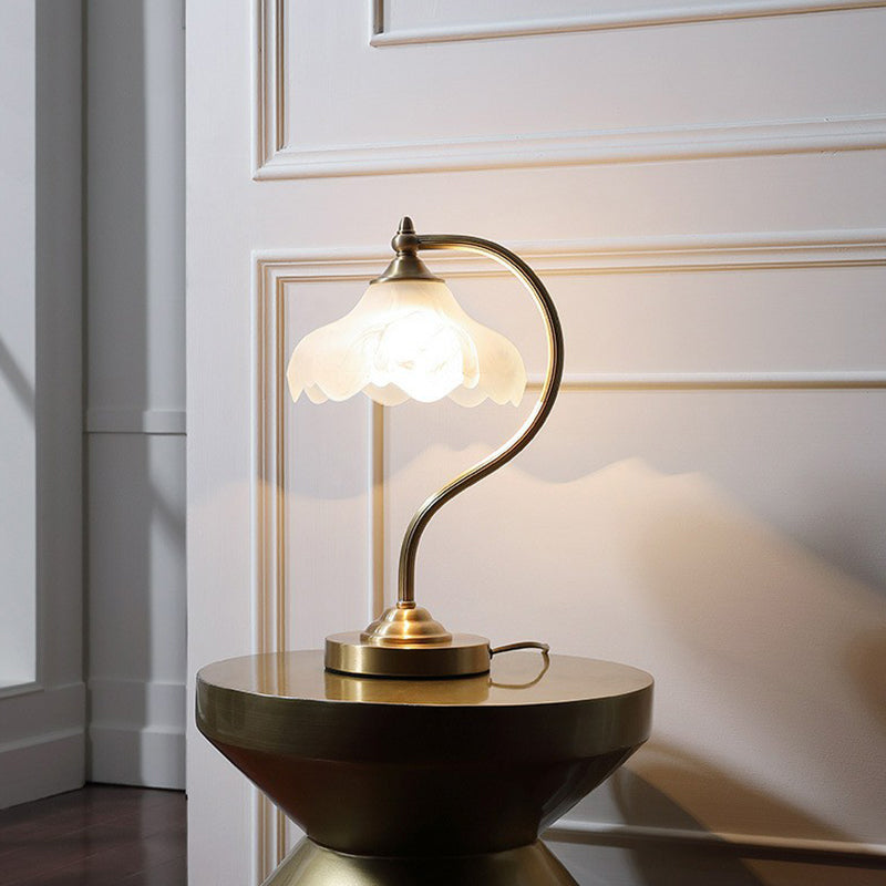 Lampada da comodino in ottone Comodini da comodino tradizionale in metallo  a 1 luce da soggiorno leggera con tonalità in vetro smerigliato floreale -  Clearhalo