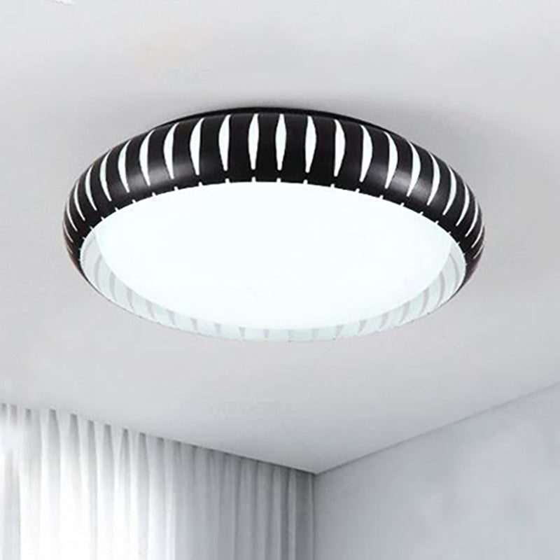 White/Black Circular Flush Mount Ceiling Light with Hollow Shade Simple Metal LED Ceiling Flush Mount for Living Room, 18.5"/22.5" Diameter Clearhalo 'Ceiling Lights' 'Close To Ceiling Lights' 'Close to ceiling' 'Flush mount' Lighting' 236306