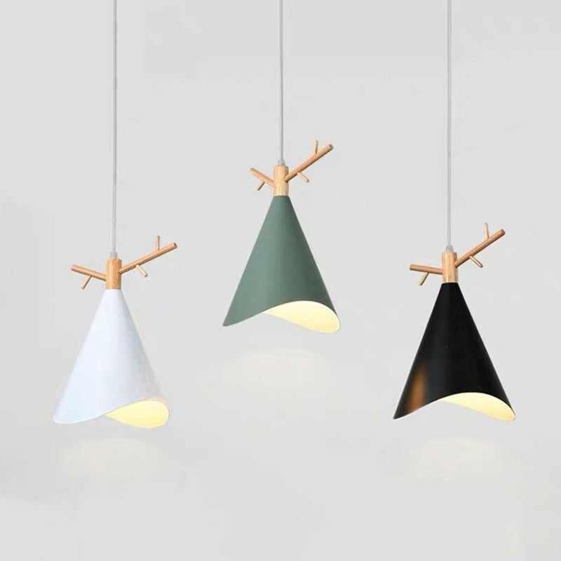 Conical Multi Ceiling Light Nordic Metal 3 Bulbs White-Wood Drop Pendant with Wavy Edge and Antler Deco Clearhalo 'Ceiling Lights' 'Pendant Lights' 'Pendants' Lighting' 2389404