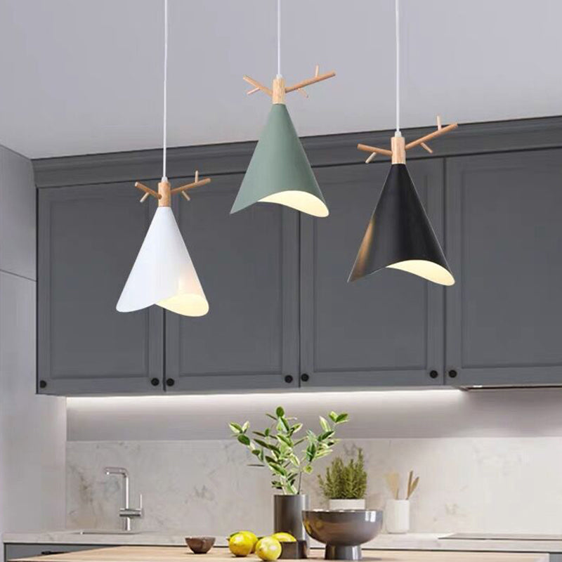 Conical Multi Ceiling Light Nordic Metal 3 Bulbs White-Wood Drop Pendant with Wavy Edge and Antler Deco Clearhalo 'Ceiling Lights' 'Pendant Lights' 'Pendants' Lighting' 2389406