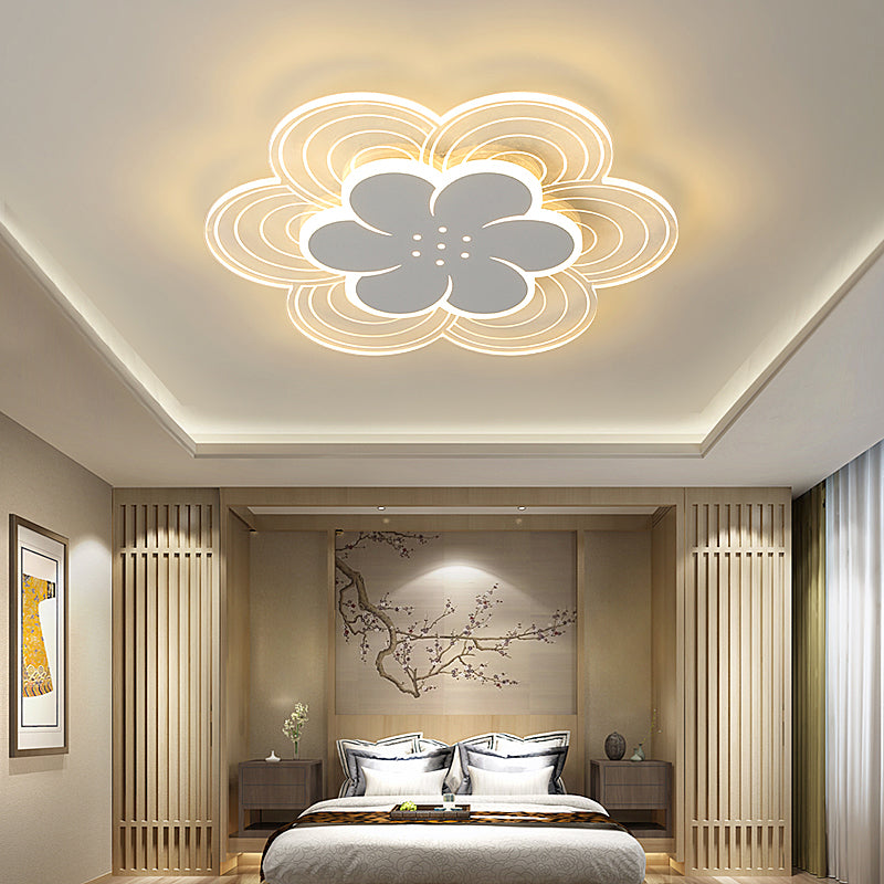 Fleur acrylique LED Flush Mount de style simple de plafond blanc luminaire  pour chambre à coucher - Clearhalo