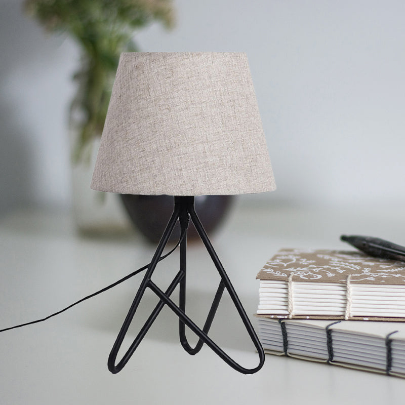 Contemporary Tapered Task Lighting Fabric 1 Light Reading Book Light in White/Black for Bedside Clearhalo 'Lamps' 'Table Lamps' Lighting' 242990