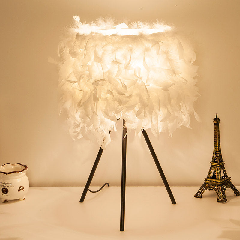 Feather Drum Shade Accent Table Light Modern Style 1-Light Table Lamp in Black/Red/White White Clearhalo 'Lamps' 'Table Lamps' Lighting' 245131