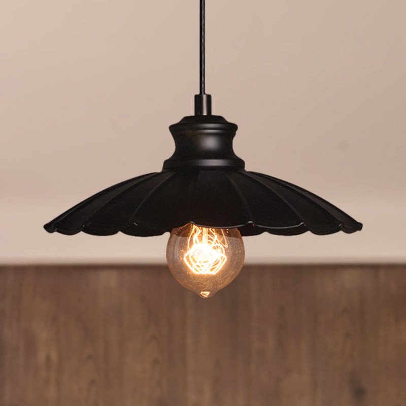 Metallic Black Pendant Lamp Scalloped Shade 1 Light Retro Style Hanging Ceiling Light for Kitchen Clearhalo 'Ceiling Lights' 'Modern Pendants' 'Modern' 'Pendant Lights' 'Pendants' Lighting' 250067