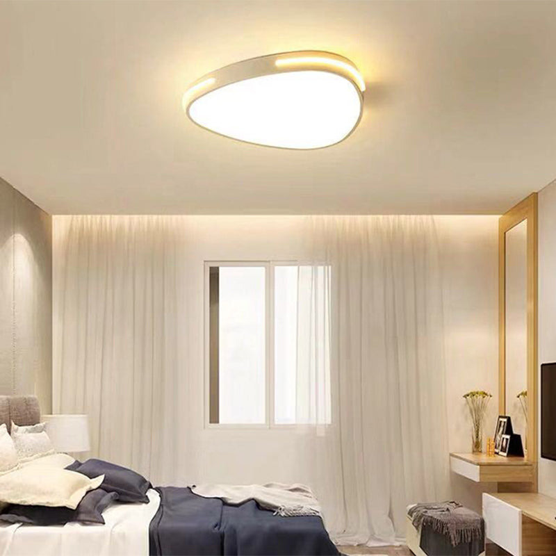 Triangle Flush Mount Fixture Simple Style Metal Bedroom LED Ceiling Light in White, 16"/19.5"/23.5" Wide Clearhalo 'Ceiling Lights' 'Close To Ceiling Lights' 'Close to ceiling' 'Flush mount' Lighting' 284698