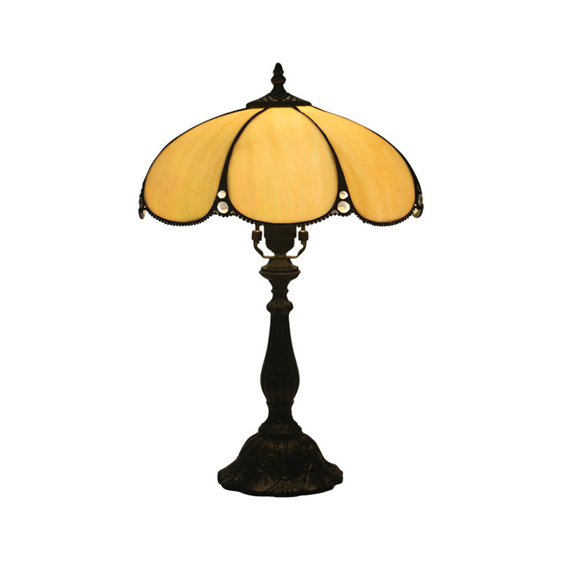 Beige Scalloped Table Lamp Baroque Stylish Single Head Stain Glass Nightstand for Bedroom Clearhalo 'Lamps' 'Table Lamps' Lighting' 287599