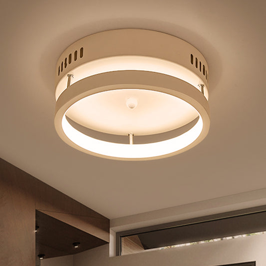 Mini LED Foyer Flush Mount Lamp Simple Style White Round Metal Ceiling Lighting in Warm/White Light Clearhalo 'Ceiling Lights' 'Close To Ceiling Lights' 'Close to ceiling' 'Flush mount' Lighting' 291741