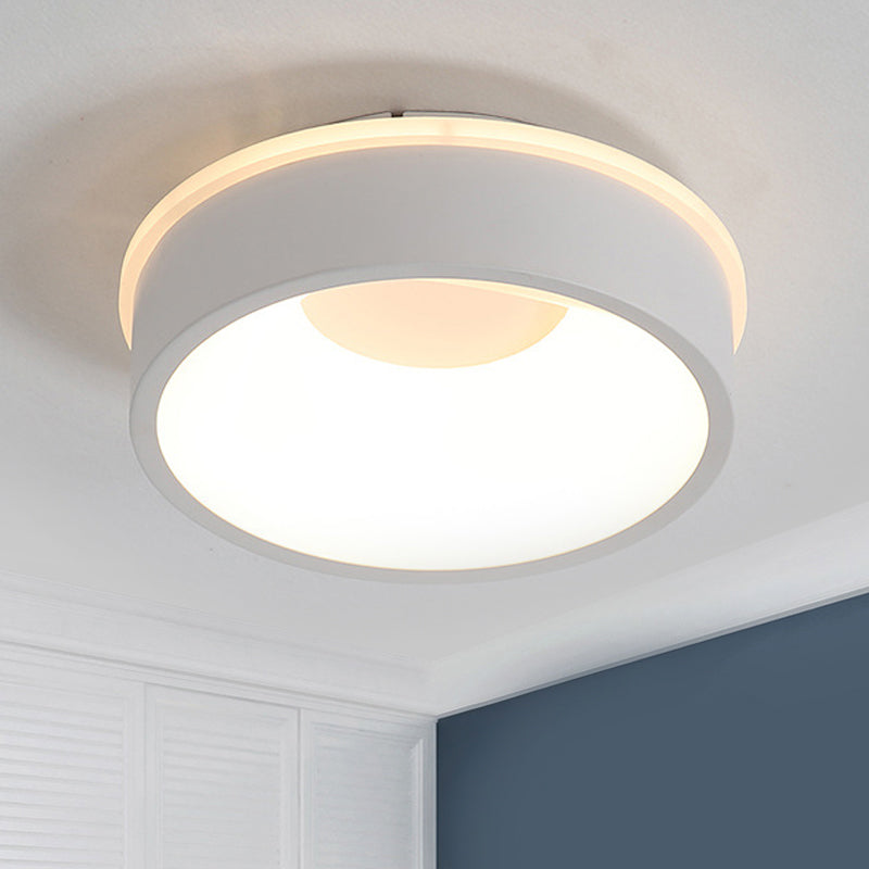 Nordic Hollowed Triangle/Round/Square Flush Lamp Metallic LED Foyer Ceiling Mounted Light in Grey/White White Round Clearhalo 'Ceiling Lights' 'Close To Ceiling Lights' 'Close to ceiling' 'Flush mount' Lighting' 292547