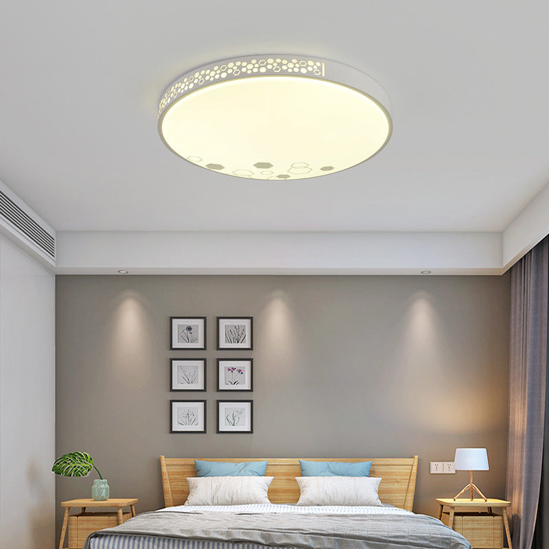 Contemporary Disk Ceiling Fixture Metal Bedroom LED Flush Mount Lighting in White Clearhalo 'Ceiling Lights' 'Close To Ceiling Lights' 'Close to ceiling' 'Flush mount' Lighting' 294594