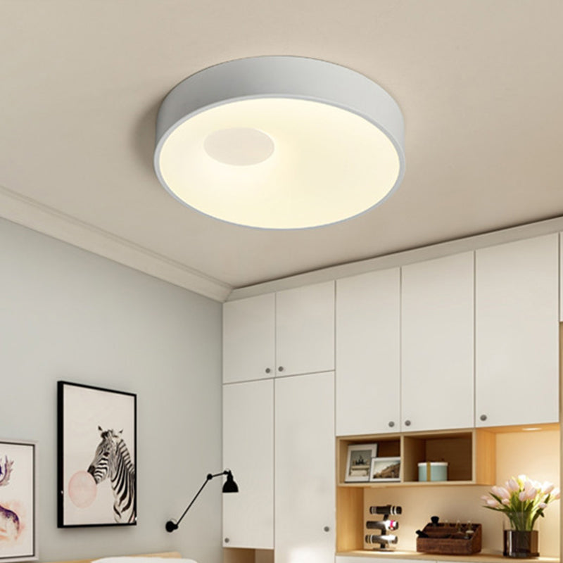 Round Bedroom Flushmount Lighting Metal 18"/23.5" Dia LED Contemporary Ceiling Fixture in White with Acrylic Diffuser White Clearhalo 'Ceiling Lights' 'Close To Ceiling Lights' 'Close to ceiling' 'Flush mount' Lighting' 313496