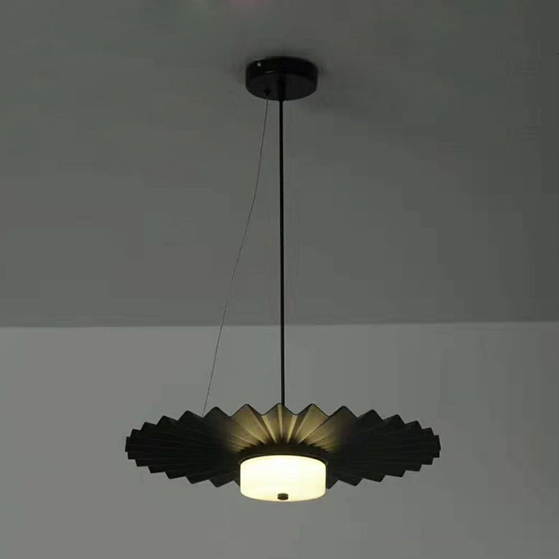 Circle Metal Hanging Light Modernist 1 Head Black/Gold Ceiling Suspension Lamp for Living Room Clearhalo 'Ceiling Lights' 'Modern Pendants' 'Modern' 'Pendant Lights' 'Pendants' Lighting' 313914