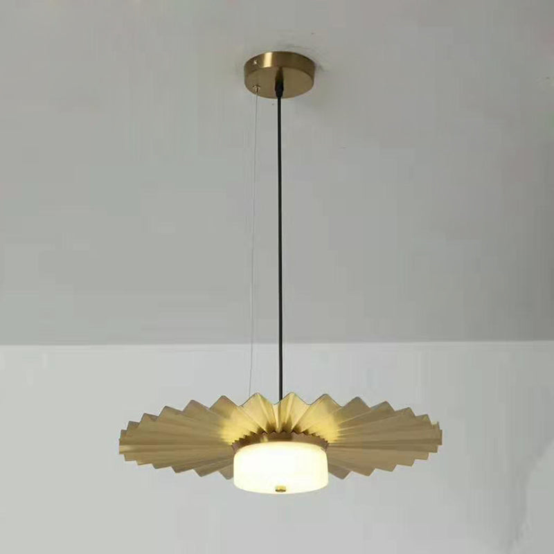 Circle Metal Hanging Light Modernist 1 Head Black/Gold Ceiling Suspension Lamp for Living Room Gold Clearhalo 'Ceiling Lights' 'Modern Pendants' 'Modern' 'Pendant Lights' 'Pendants' Lighting' 313915