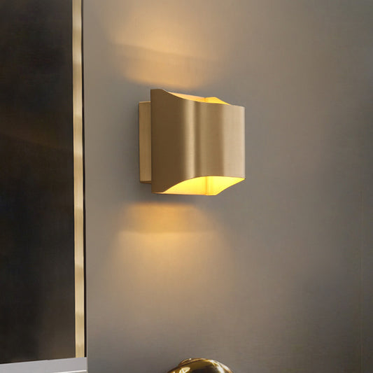 Metal Square Sconce Light Fixture Modern 1 Light LED Gold Wall Lighting Idea for Living Room Gold Clearhalo 'Cast Iron' 'Glass' 'Industrial' 'Modern wall lights' 'Modern' 'Tiffany' 'Traditional wall lights' 'Wall Lamps & Sconces' 'Wall Lights' Lighting' 339042