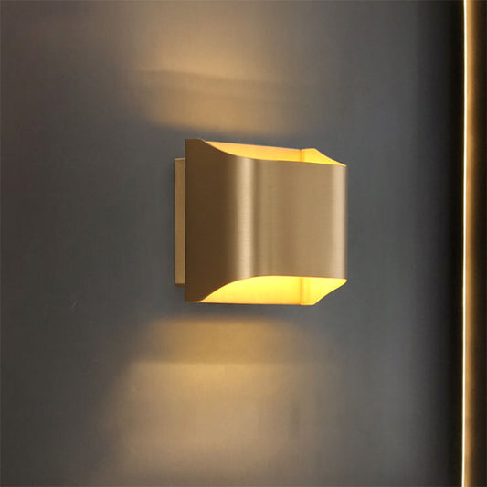 Metal Square Sconce Light Fixture Modern 1 Light LED Gold Wall Lighting Idea for Living Room Clearhalo 'Cast Iron' 'Glass' 'Industrial' 'Modern wall lights' 'Modern' 'Tiffany' 'Traditional wall lights' 'Wall Lamps & Sconces' 'Wall Lights' Lighting' 339043