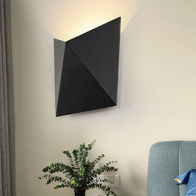 Geometric Metal Wall Sconce Light Modernism LED Black Wall Lighting in Warm/White Light Clearhalo 'Cast Iron' 'Glass' 'Industrial' 'Modern wall lights' 'Modern' 'Tiffany' 'Traditional wall lights' 'Wall Lamps & Sconces' 'Wall Lights' Lighting' 339489