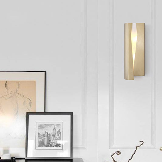 Metal Rectangle Wall Sconce Light Minimalist LED Wall Mount Lamp in Gold for Living Room Gold Clearhalo 'Cast Iron' 'Glass' 'Industrial' 'Modern wall lights' 'Modern' 'Tiffany' 'Traditional wall lights' 'Wall Lamps & Sconces' 'Wall Lights' Lighting' 340360