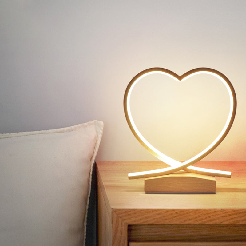 Metal Heart Small Desk Lamp Modernist LED Light Wood Task Lighting with Acrylic Shade Light Wood Clearhalo 'Lamps' 'Table Lamps' Lighting' 369681