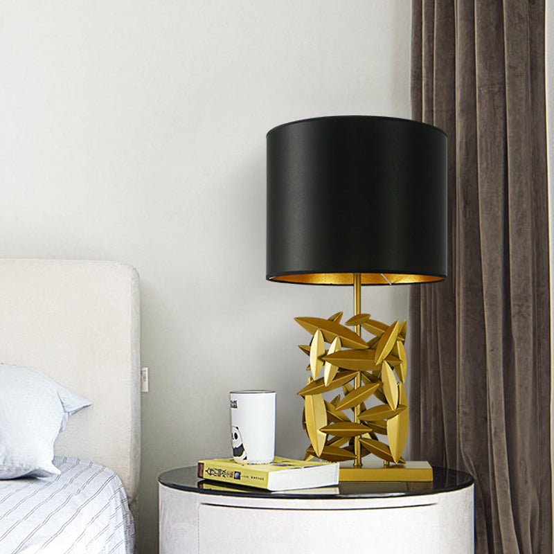 Black Barrel Table Light Modern 1 Head Fabric Desk Lamp with Gold Rectangular Metal Base Clearhalo 'Lamps' 'Table Lamps' Lighting' 384200