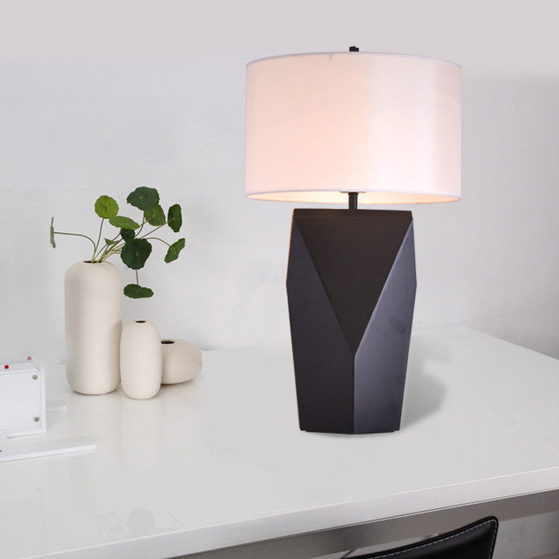 Contemporary 1 Bulb Task Lighting Black Cylinder Small Desk Lamp with Fabric Shade Clearhalo 'Lamps' 'Table Lamps' Lighting' 384509