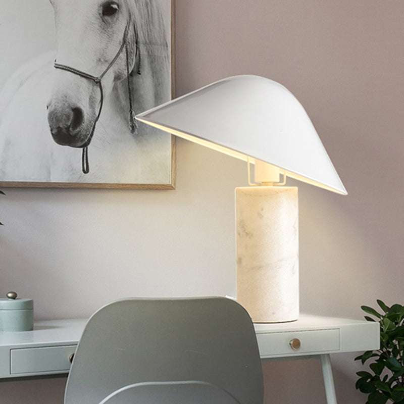 1 Head Living Room Task Lamp Modern White Desk Light with Wide Flare Metal Shade Clearhalo 'Lamps' 'Table Lamps' Lighting' 384562