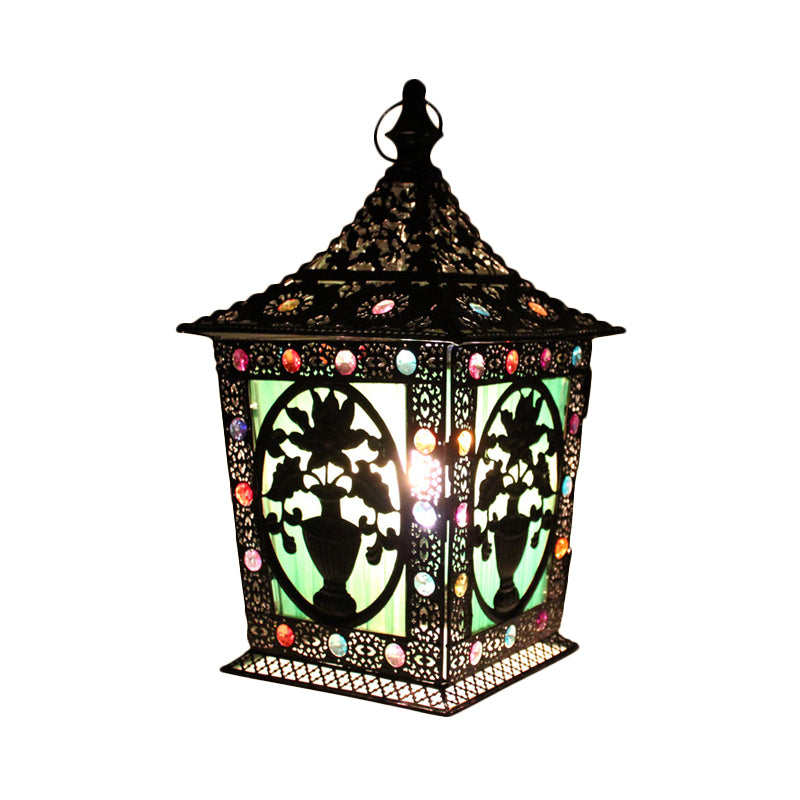 1 Head Metal Night Lighting Decorative Black/Red/Green Lantern Living Room Nightstand Light Clearhalo 'Lamps' 'Table Lamps' Lighting' 393200