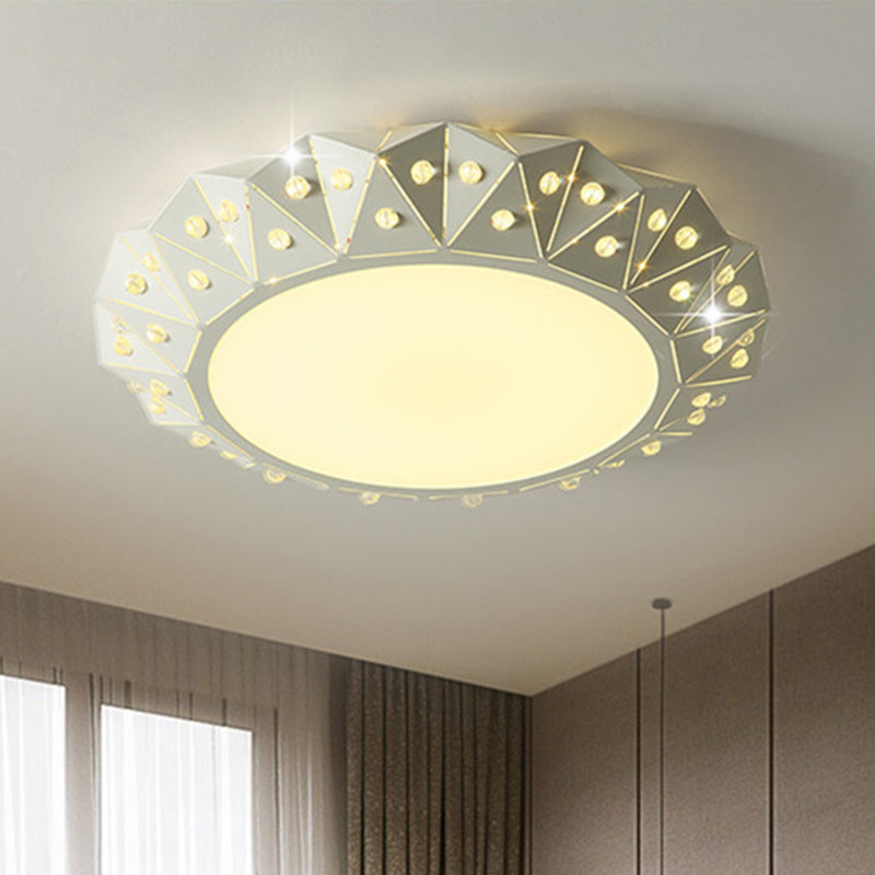 Faceted Round Flushmount Light with White Iron Shade Warm/White Light Modernism Led Foyer Ceiling Light, 16.5"/22.5" Wide Clearhalo 'Ceiling Lights' 'Close To Ceiling Lights' 'Close to ceiling' 'Flush mount' Lighting' 468466