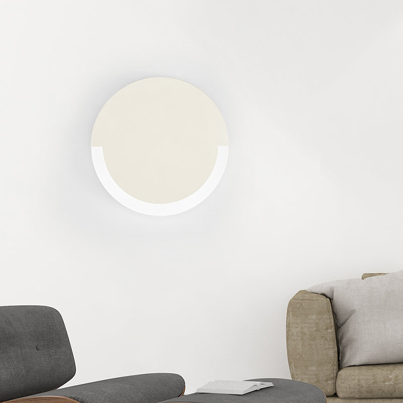 Round Acrylic Wall Sconce Simple Style White/Gold LED Wall Light Fixture in Warm/White Light for Bedroom White Clearhalo 'Modern wall lights' 'Modern' 'Wall Lamps & Sconces' 'Wall Lights' Lighting' 512535