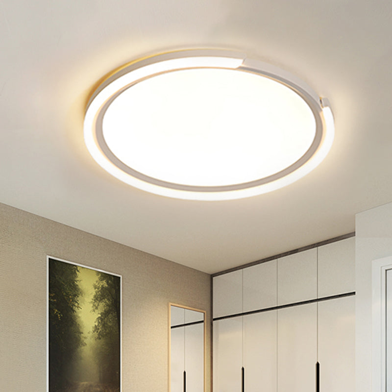 Round Acrylic Flush Mount Lighting Modern Led 15"/18"/23" Wide White/Black/Gold Flush Ceiling Lamp Fixture in Warm Light Clearhalo 'Ceiling Lights' 'Close To Ceiling Lights' 'Close to ceiling' 'Flush mount' Lighting' 513461