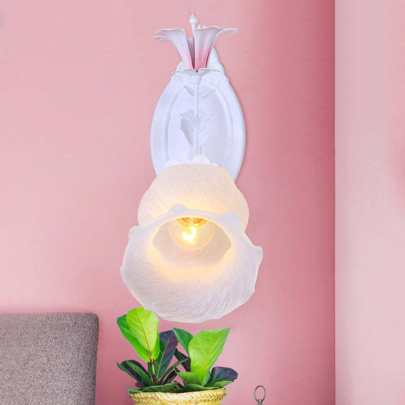 1 Light Floral Wall Lamp Sconce Pastoral White Metal Wall Mounted Light for Living Room White Clearhalo 'Wall Lamps & Sconces' 'Wall Lights' Lighting' 519750