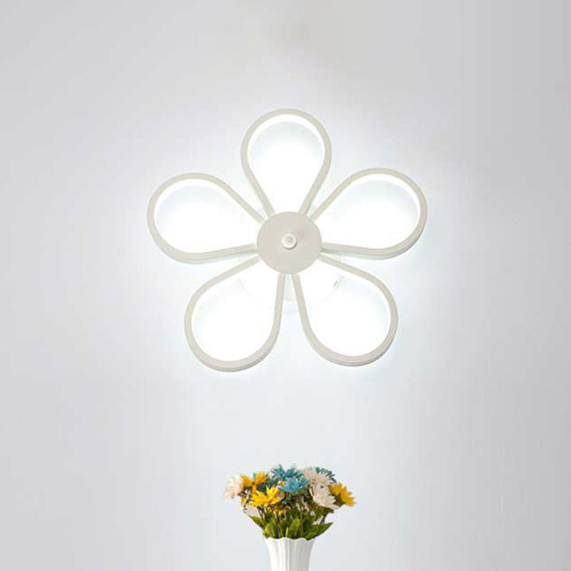 Acrylic Flower Wall Mounted Light Modern White LED Sconce Light in Warm/White Light for Dining Room Clearhalo 'Modern wall lights' 'Modern' 'Wall Lamps & Sconces' 'Wall Lights' Lighting' 519916