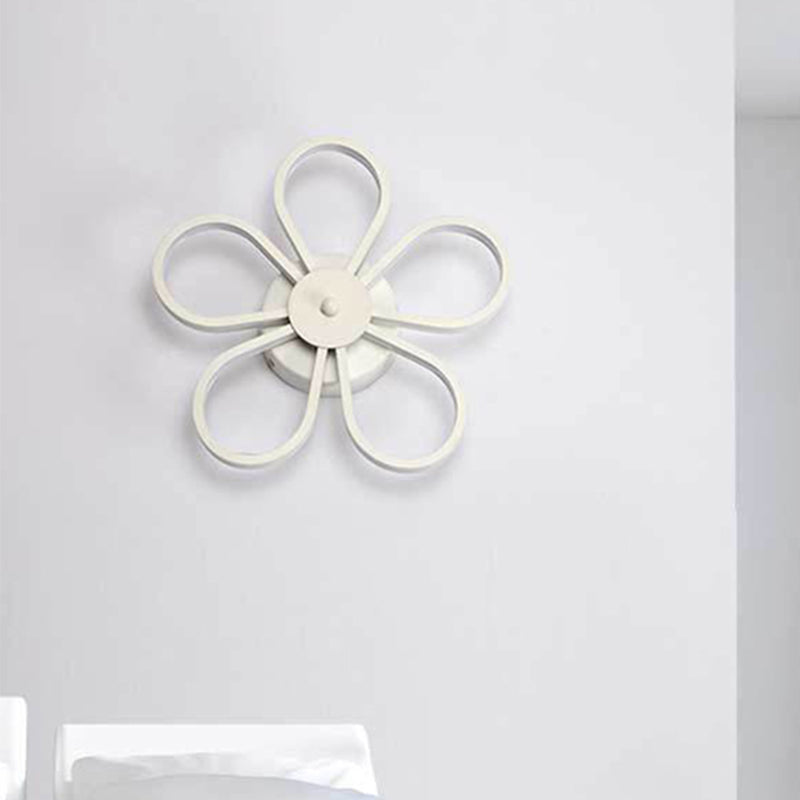 Acrylic Flower Wall Mounted Light Modern White LED Sconce Light in Warm/White Light for Dining Room Clearhalo 'Modern wall lights' 'Modern' 'Wall Lamps & Sconces' 'Wall Lights' Lighting' 519917