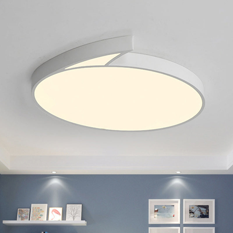 Black/White Round Flush-Mount Ceiling Fixture Modernist 18"/21.5" W LED Acrylic Flushmount with Fin Detail in White/Warm Light Clearhalo 'Ceiling Lights' 'Close To Ceiling Lights' 'Close to ceiling' 'Flush mount' Lighting' 603620