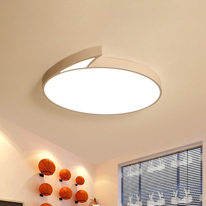 Black/White Round Flush-Mount Ceiling Fixture Modernist 18"/21.5" W LED Acrylic Flushmount with Fin Detail in White/Warm Light Clearhalo 'Ceiling Lights' 'Close To Ceiling Lights' 'Close to ceiling' 'Flush mount' Lighting' 603621