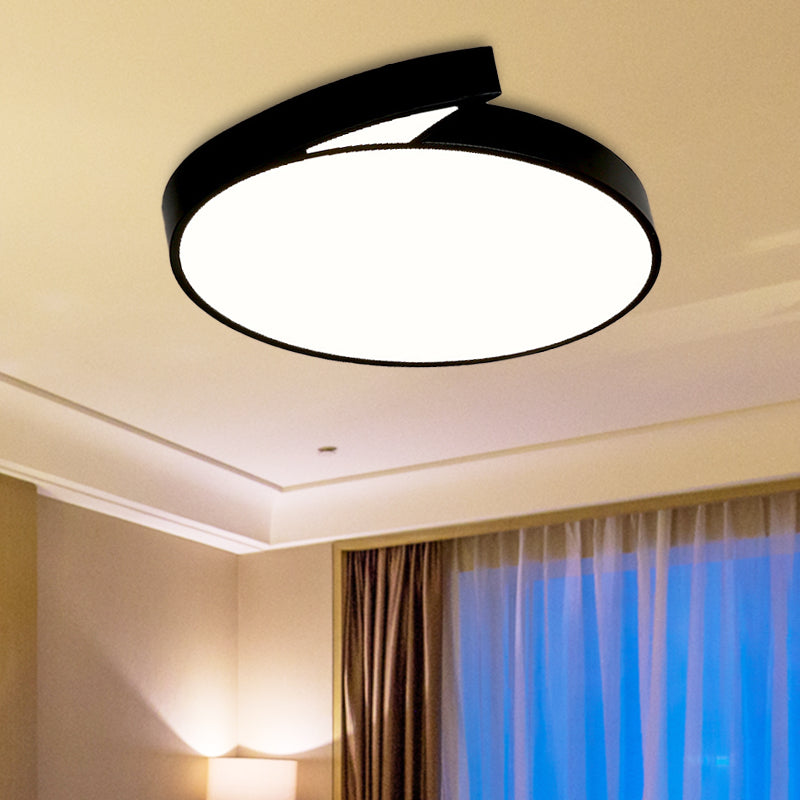 Black/White Round Flush-Mount Ceiling Fixture Modernist 18"/21.5" W LED Acrylic Flushmount with Fin Detail in White/Warm Light Clearhalo 'Ceiling Lights' 'Close To Ceiling Lights' 'Close to ceiling' 'Flush mount' Lighting' 603626