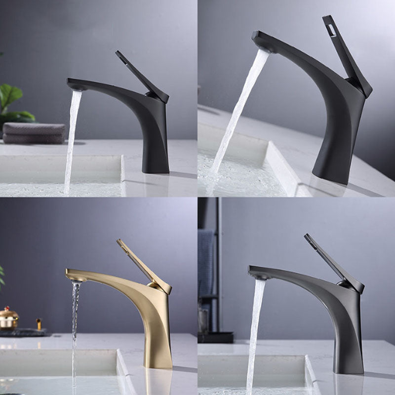 Modern Vessel Faucet Brass Lever Handles Low Arc with Water Hose Bathroom Vessel Faucet Clearhalo 'Bathroom Remodel & Bathroom Fixtures' 'Bathroom Sink Faucets' 'Bathroom Sinks & Faucet Components' 'bathroom_sink_faucets' 'Home Improvement' 'home_improvement' 'home_improvement_bathroom_sink_faucets' 6039737