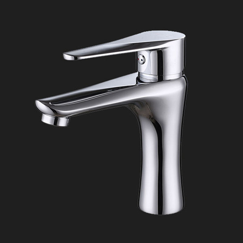 Single Handle Basin Lavatory Faucet Low Arc Brass Bathroom Faucet Clearhalo 'bathroom_sink_faucets' 'Conjuntos de Torneiras de Lavatório e Banheiro' 'home_improvement' 'home_improvement_bathroom_sink_faucets' 'Mobiliário Doméstico' 'Página inicial' 'Renovação e equipamento de casa de banho' 'Torneira para lavatório de banheiro' 6039766