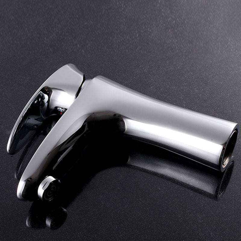 Single Handle Basin Lavatory Faucet Low Arc Brass Bathroom Faucet Clearhalo 'bathroom_sink_faucets' 'Conjuntos de Torneiras de Lavatório e Banheiro' 'home_improvement' 'home_improvement_bathroom_sink_faucets' 'Mobiliário Doméstico' 'Página inicial' 'Renovação e equipamento de casa de banho' 'Torneira para lavatório de banheiro' 6039777