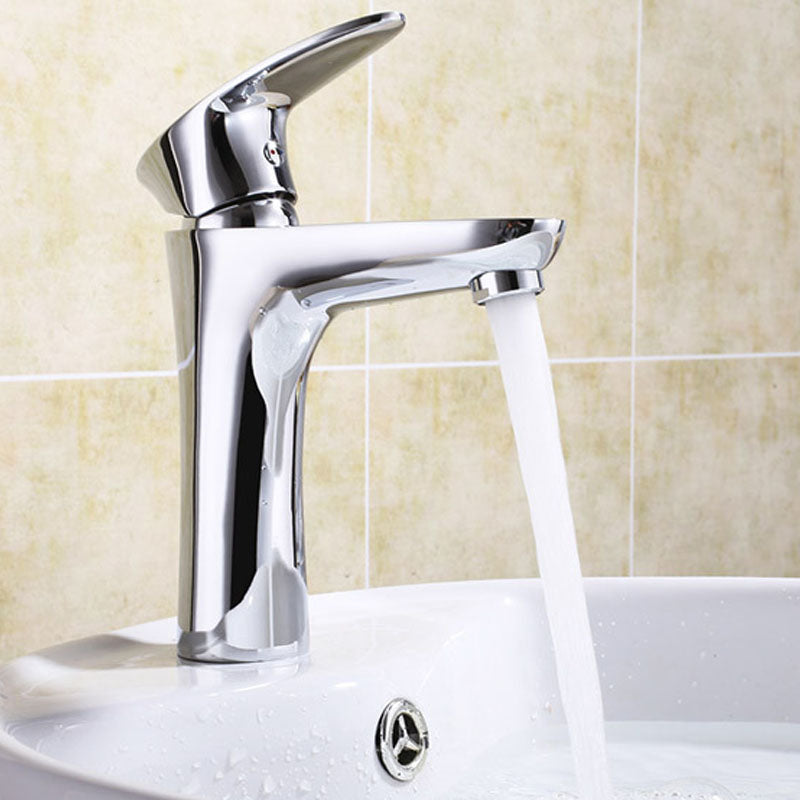 Single Handle Basin Lavatory Faucet Low Arc Brass Bathroom Faucet Clearhalo 'bathroom_sink_faucets' 'Conjuntos de Torneiras de Lavatório e Banheiro' 'home_improvement' 'home_improvement_bathroom_sink_faucets' 'Mobiliário Doméstico' 'Página inicial' 'Renovação e equipamento de casa de banho' 'Torneira para lavatório de banheiro' 6039788