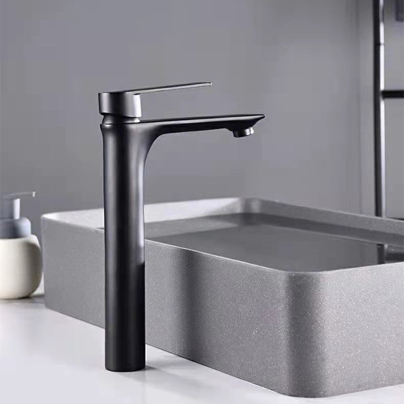 Modern Style Vessel Sink Faucet Lever Handle Copper Low Arc Vessel Faucet Clearhalo 'bathroom_sink_faucets' 'Conjunta de Baño y Conjunta de Grifo' 'Coronamiento de Baño y Dispositivo de Baño' 'Grifo del lavabo del baño' 'Hogar' 'home_improvement' 'home_improvement_bathroom_sink_faucets' 'Mejoras para el hogar' 6043347