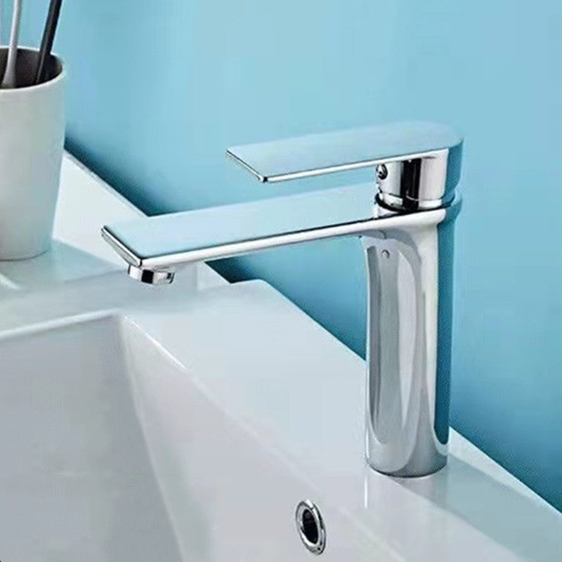 Modern Style Vessel Sink Faucet Lever Handle Copper Low Arc Vessel Faucet Plata 7" Clearhalo 'bathroom_sink_faucets' 'Conjunta de Baño y Conjunta de Grifo' 'Coronamiento de Baño y Dispositivo de Baño' 'Grifo del lavabo del baño' 'Hogar' 'home_improvement' 'home_improvement_bathroom_sink_faucets' 'Mejoras para el hogar' 6043348