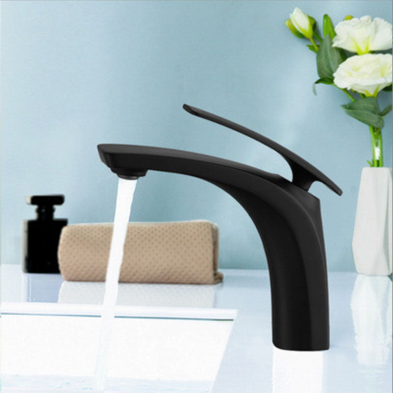 Modern Copper Vessel Faucet Lever Handles Low Arc Vessel Faucet for Bathroom Negro Clearhalo 'bathroom_sink_faucets' 'Conjunta de Baño y Conjunta de Grifo' 'Coronamiento de Baño y Dispositivo de Baño' 'Grifo del lavabo del baño' 'Hogar' 'home_improvement' 'home_improvement_bathroom_sink_faucets' 'Mejoras para el hogar' 6151980