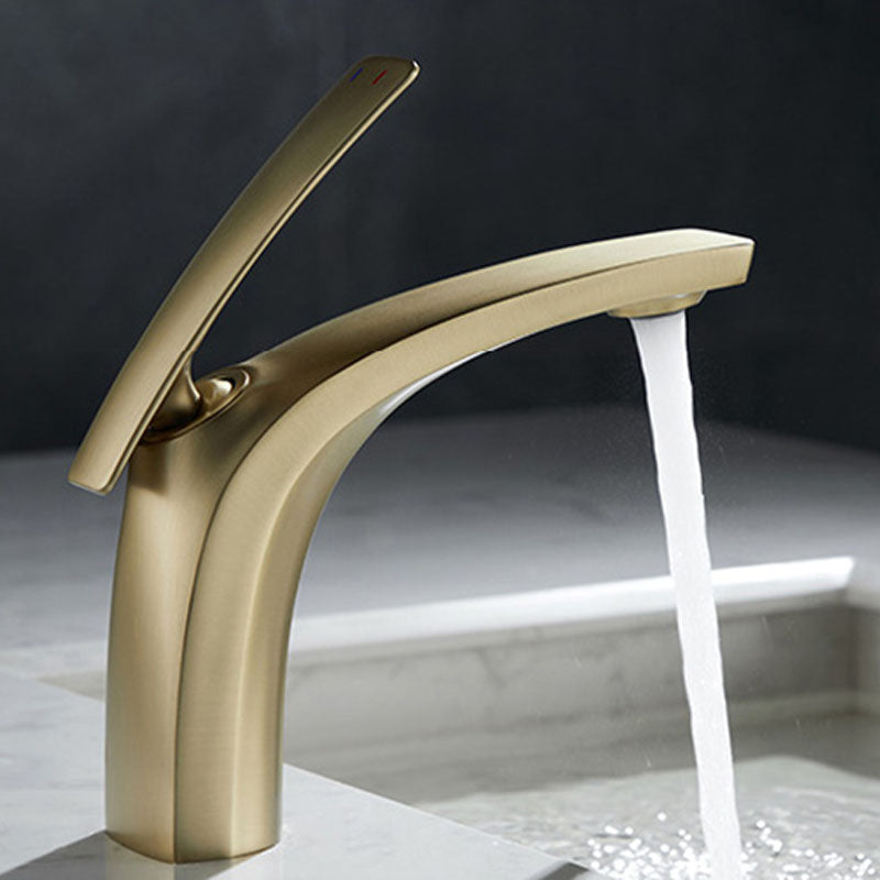 Modern Copper Vessel Faucet Lever Handles Low Arc Vessel Faucet for Bathroom Clearhalo 'bathroom_sink_faucets' 'Conjunta de Baño y Conjunta de Grifo' 'Coronamiento de Baño y Dispositivo de Baño' 'Grifo del lavabo del baño' 'Hogar' 'home_improvement' 'home_improvement_bathroom_sink_faucets' 'Mejoras para el hogar' 6151984