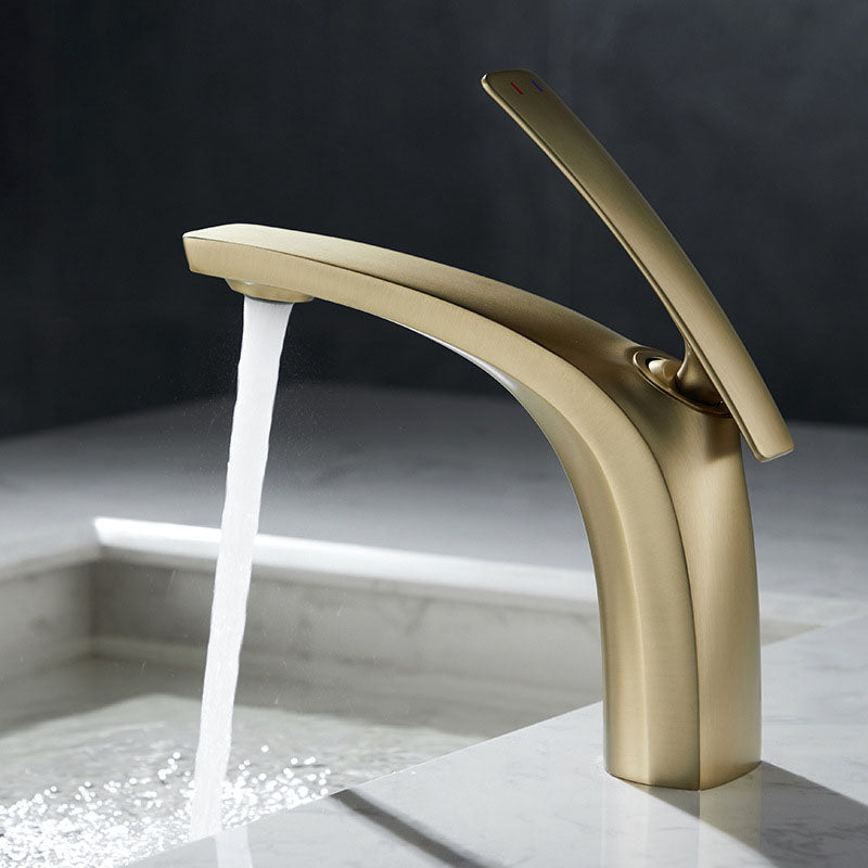 Modern Copper Vessel Faucet Lever Handles Low Arc Vessel Faucet for Bathroom Dorado Clearhalo 'bathroom_sink_faucets' 'Conjunta de Baño y Conjunta de Grifo' 'Coronamiento de Baño y Dispositivo de Baño' 'Grifo del lavabo del baño' 'Hogar' 'home_improvement' 'home_improvement_bathroom_sink_faucets' 'Mejoras para el hogar' 6151986