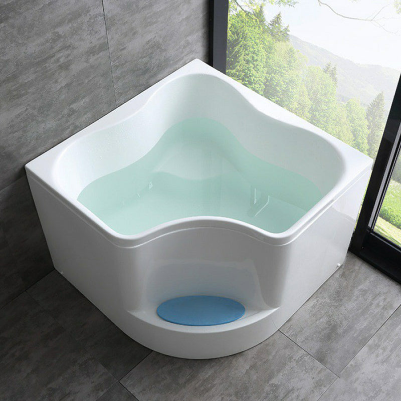 Modern Corner Soaking Bathtub White Acrylic Bathtub with Center-Front Drain Tub Clearhalo 'Bathroom Remodel & Bathroom Fixtures' 'Bathtubs' 'Home Improvement' 'home_improvement' 'home_improvement_bathtubs' 'Showers & Bathtubs' 6176832