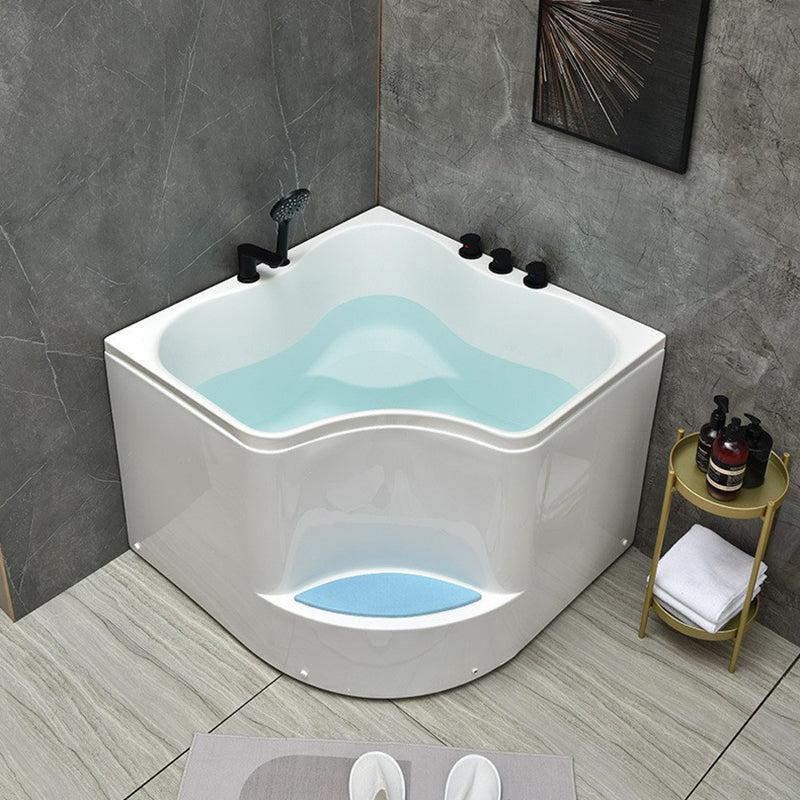 Modern Corner Soaking Bathtub White Acrylic Bathtub with Center-Front Drain Tub with Black 5-Piece Set Clearhalo 'Bathroom Remodel & Bathroom Fixtures' 'Bathtubs' 'Home Improvement' 'home_improvement' 'home_improvement_bathtubs' 'Showers & Bathtubs' 6176835