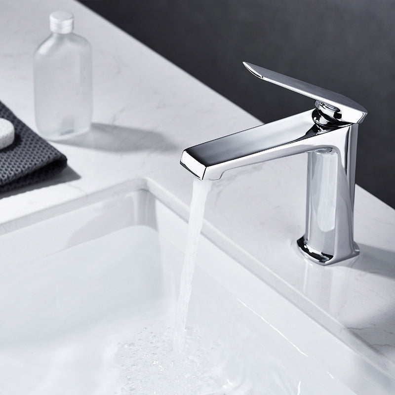 Modern Lavatory Faucet Brass Lever Handles Low Arc Bathroom Faucet Plata Clearhalo 'bathroom_sink_faucets' 'Conjunta de Baño y Conjunta de Grifo' 'Coronamiento de Baño y Dispositivo de Baño' 'Grifo del lavabo del baño' 'Hogar' 'home_improvement' 'home_improvement_bathroom_sink_faucets' 'Mejoras para el hogar' 6255443