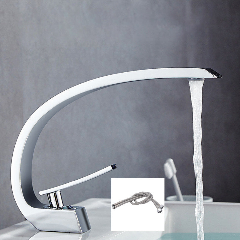 Light Luxury Bathroom Faucet Single Hole Basin Lavatory Faucet with Lever Handle Branco Supply Lines Included Clearhalo 'bathroom_sink_faucets' 'Conjuntos de Torneiras de Lavatório e Banheiro' 'home_improvement' 'home_improvement_bathroom_sink_faucets' 'Mobiliário Doméstico' 'Página inicial' 'Renovação e equipamento de casa de banho' 'Torneira para lavatório de banheiro' 6272522