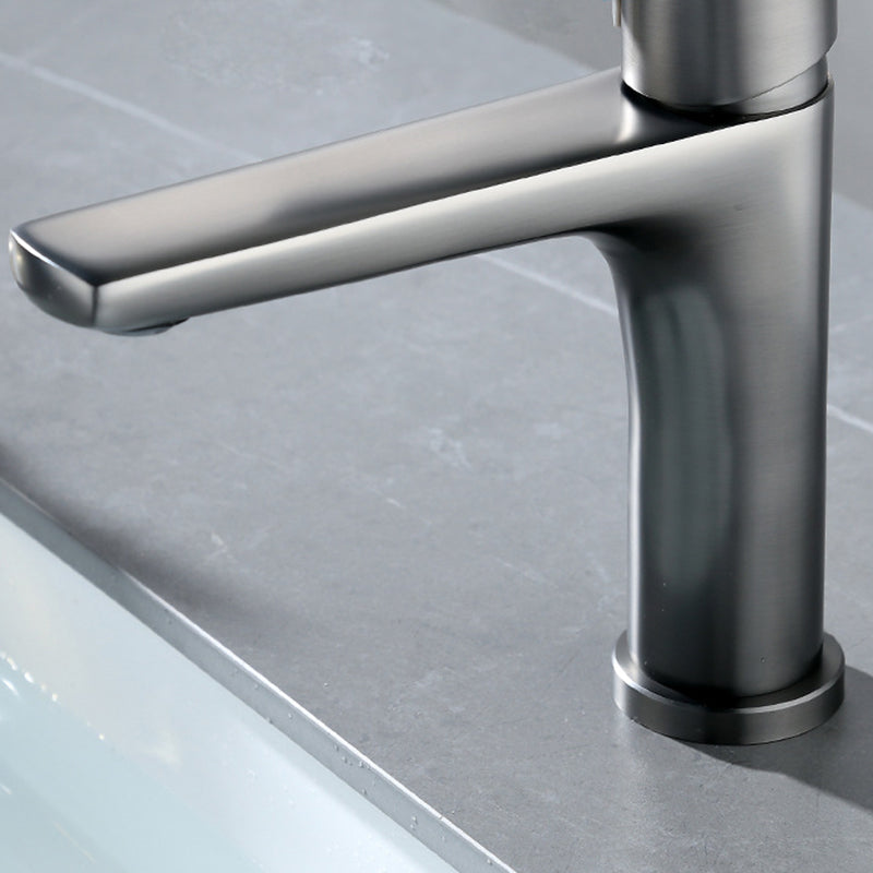 Contemporary Centerset Faucet Single Lever Handle Faucet for Bathroom Clearhalo 'Bathroom Remodel & Bathroom Fixtures' 'Bathroom Sink Faucets' 'Bathroom Sinks & Faucet Components' 'bathroom_sink_faucets' 'Home Improvement' 'home_improvement' 'home_improvement_bathroom_sink_faucets' 6327511