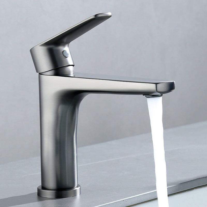 Contemporary Centerset Faucet Single Lever Handle Faucet for Bathroom Clearhalo 'Bathroom Remodel & Bathroom Fixtures' 'Bathroom Sink Faucets' 'Bathroom Sinks & Faucet Components' 'bathroom_sink_faucets' 'Home Improvement' 'home_improvement' 'home_improvement_bathroom_sink_faucets' 6327518